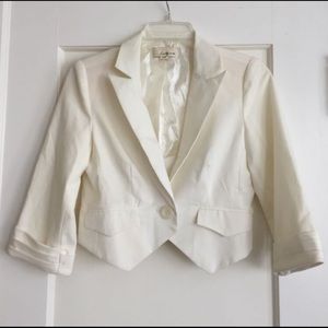 🚫SOLD🚫 Cropped blazer